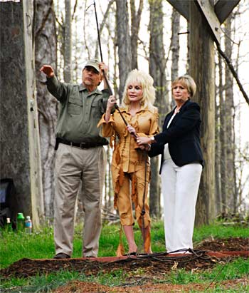 Al Cecere, Dolly Parton, and Gloia Eskridge open the nesting cage door, releasing an eaglet from the AEF's hacking tower located on Douglas Lake.